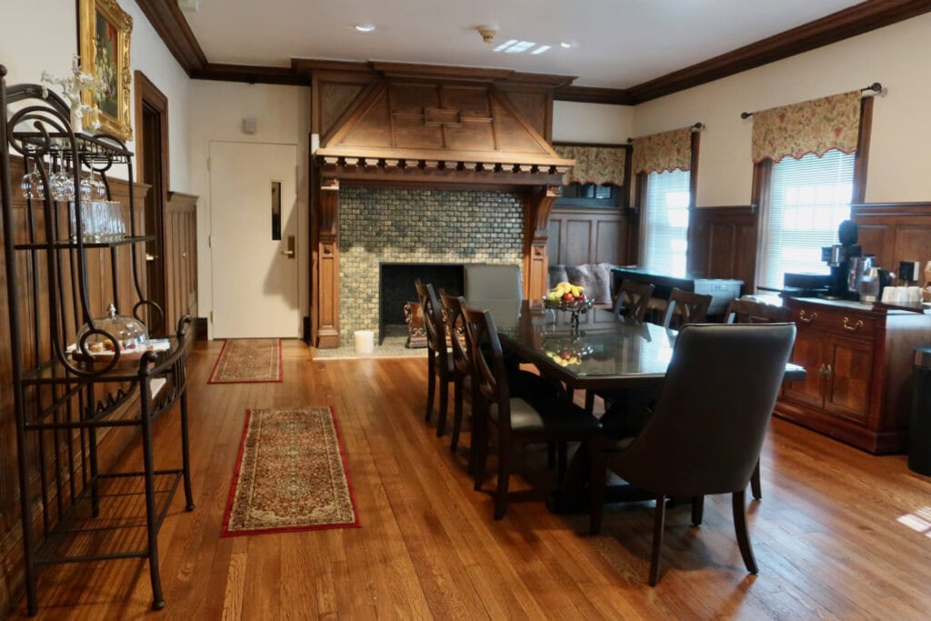 Breakfast and Relaxing Lounge at Grandeur Estate
