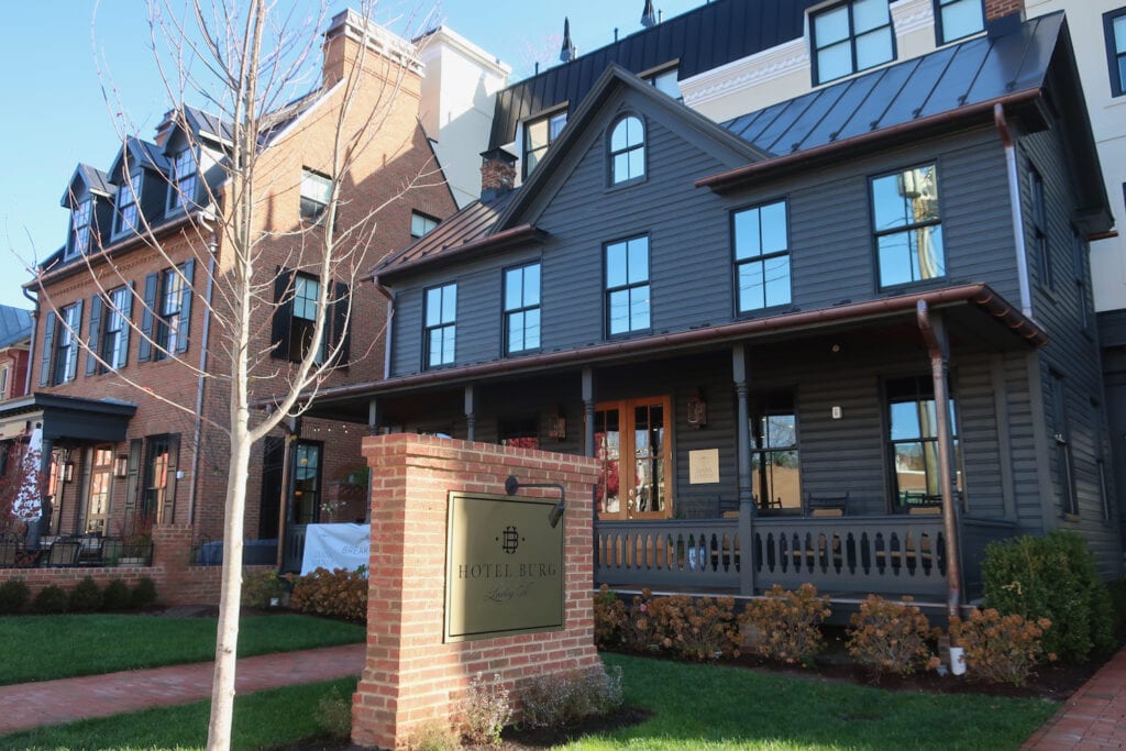 Hotel Burg exterior Leesburg VA