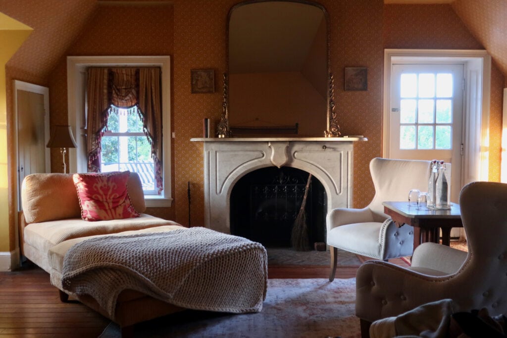 Early morning in Rose Room Inn at Tacaro Estate MD