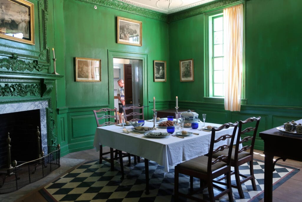 George Washington's Mount Vernon green dining room